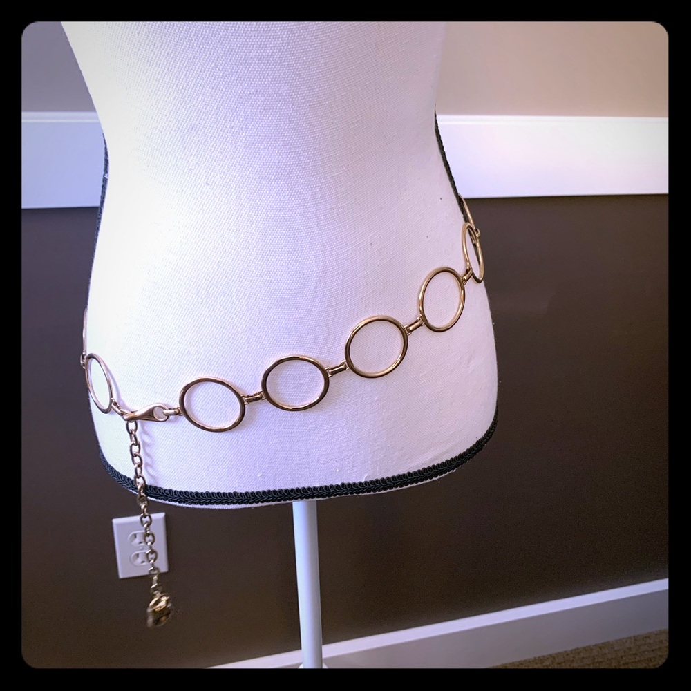 Gold ring chain belt with lock accent